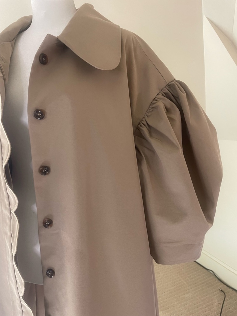 Scallop Detailed Balloon Sleeve‎ Trench Coat / Rain Coat, Khaki  Sz: S/M - Picture 6 of 16
